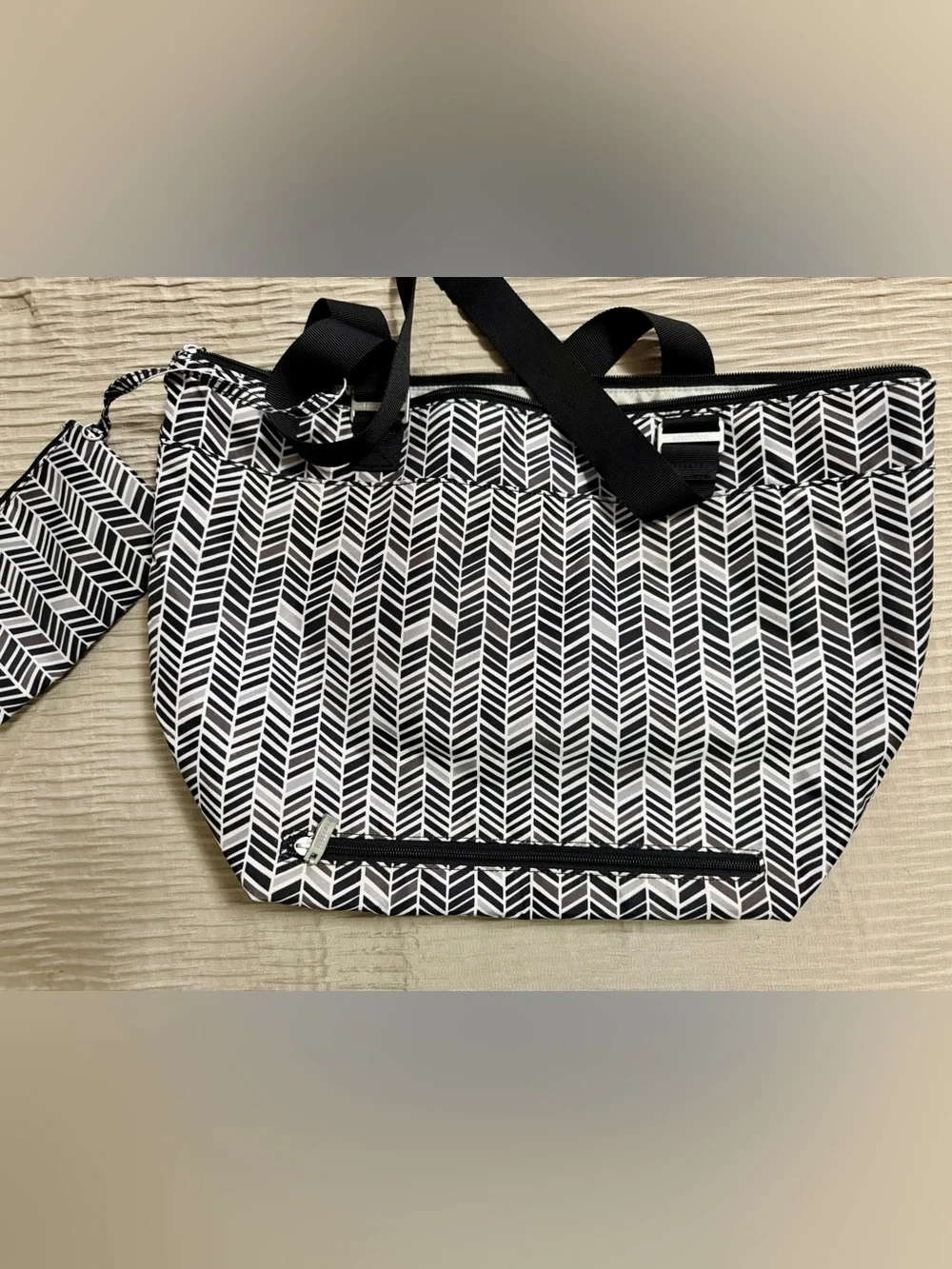 Baggallini stylish lightweight